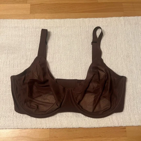 SKIMS No Show Unlined Demi Bra - Picture 5 of 7